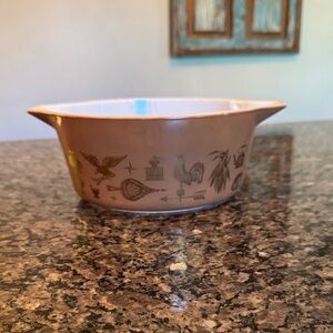 Pyrex Brown Mixing Bowl with Vintage Design